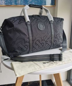 Burberry travelling bag Original