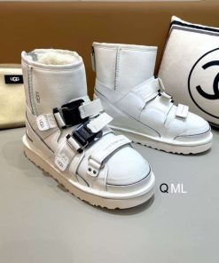 UGG snow boot Ts