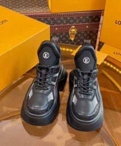 LV woman sport shoes