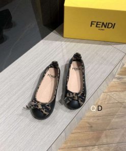 Fendi girl shoes -Ts