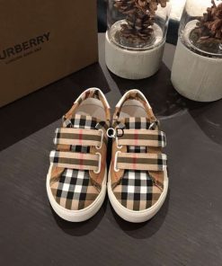 Burberry Kid shoes -Ts